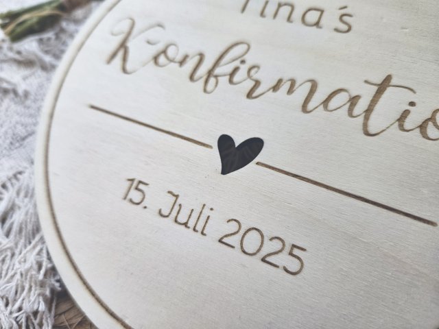 Holzschild "Konfirmation Tina" mit individueller Gravur aus Holz